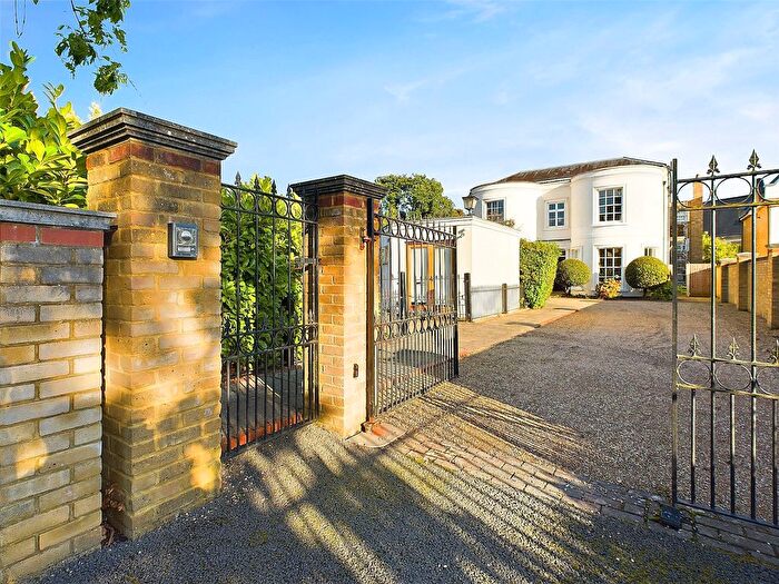 2 Bedroom Flat To Rent In Admiralty Road, Teddington, TW11