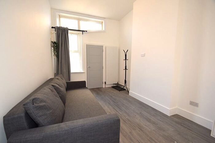1 Bedroom Flat To Rent In High Street Colliers Wood, Colliers Wood, London, SW19