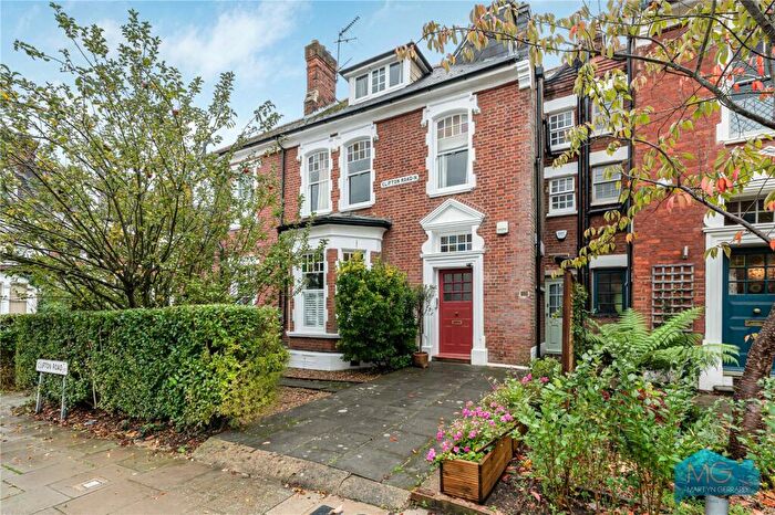 2 Bedroom Apartment For Sale In Clifton Road, Crouch End, N8