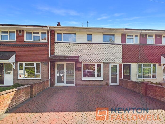 3 Bedroom Terraced House For Sale In Murdock Way, Walsall, WS2