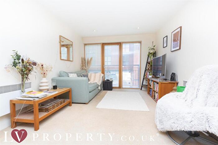 1 Bedroom Apartment To Rent In Waterfront Walk, Birmingham, West Midlands, B1