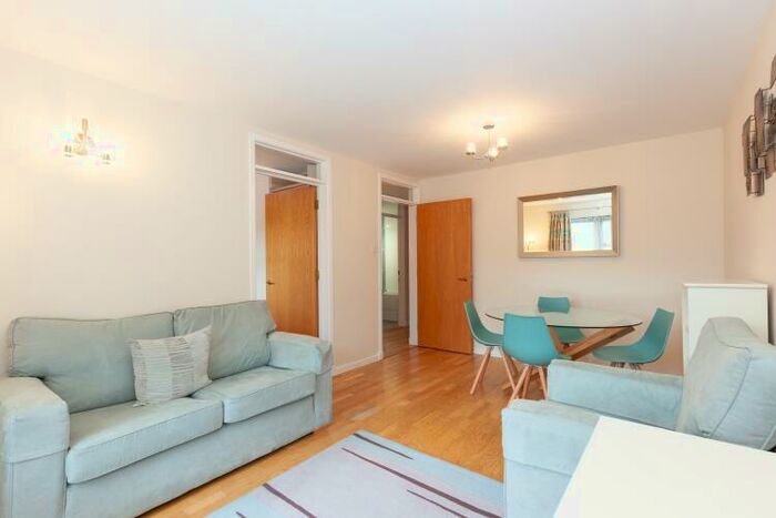 2 Bedroom Apartment To Rent In Banbury Road, Oxford, OX2