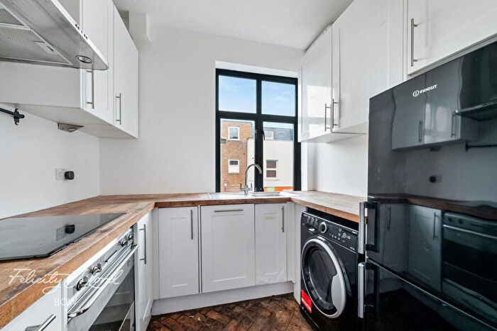 2 Bedroom Flat For Sale In Libra Road, London, E3