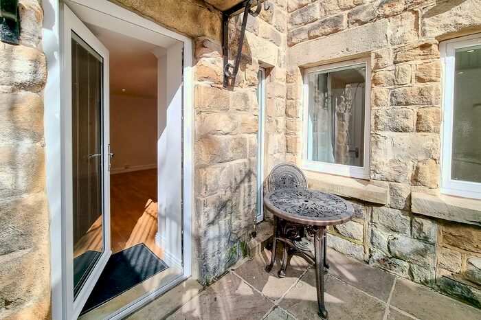 2 Bedroom Flat To Rent In South Drive, Harrogate, HG2