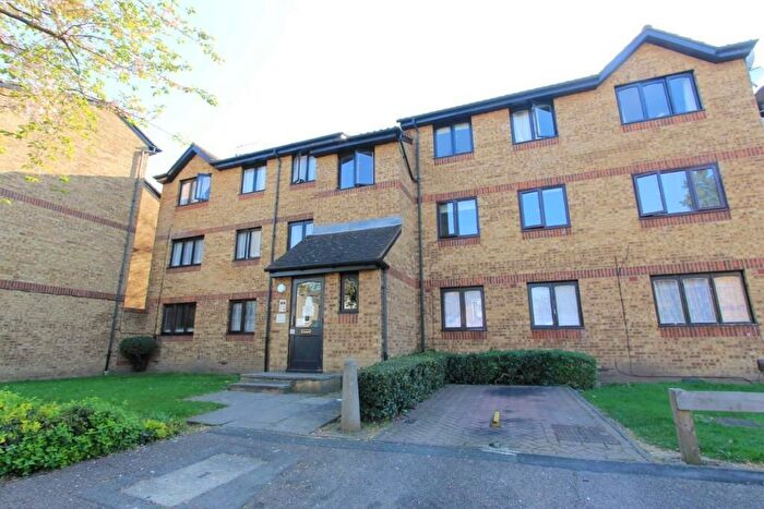 2 Bedroom Flat To Rent In Sawyer Close, Edmonton, N9