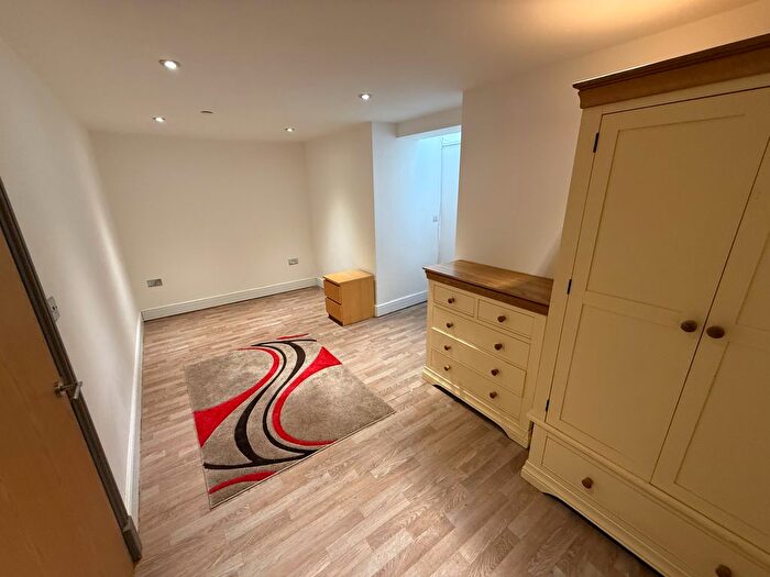 2 Bedroom Flat To Rent In Walter Road, Swansea, SA1