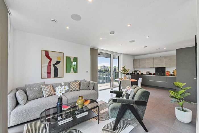 3 Bedroom Flat For Sale In Bagel Factory, Hackney Wick, E9