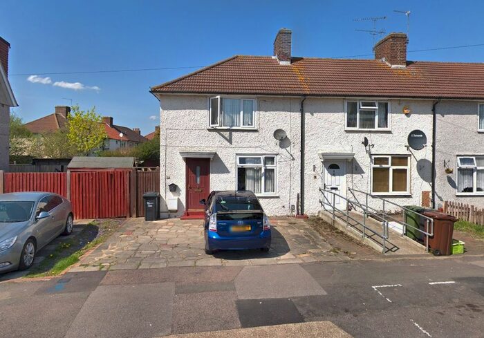3 Bedroom End Of Terrace House To Rent In Rockwell Road, Dagenham, RM10