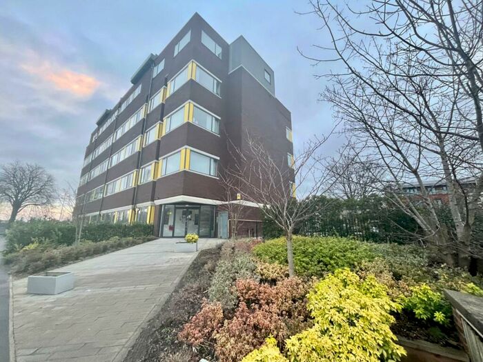 2 Bedroom Flat To Rent In Union Road, Solihull, West Midlands, B91