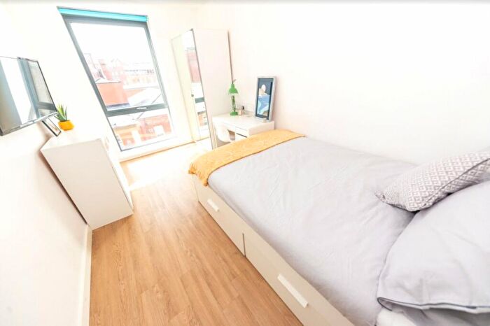 1 Bedroom Flat To Rent In Chapel Street, Salford, M3