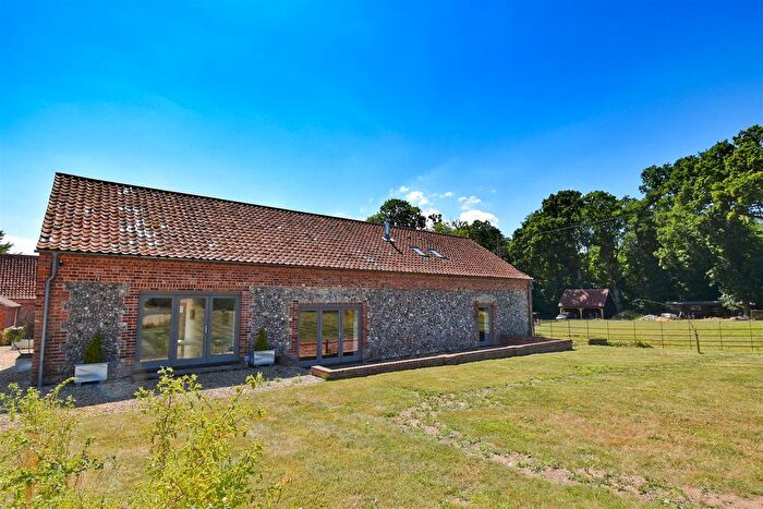 4 Bedroom Barn Conversion To Rent In New Road, Bessingham, Norwich, NR11