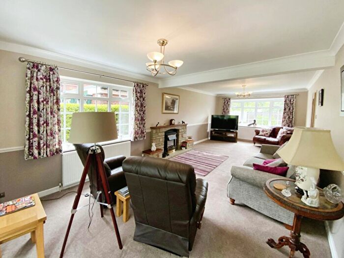 4 Bedroom Detached House For Sale In Mansfield Court, Newland Park, Hull, HU5