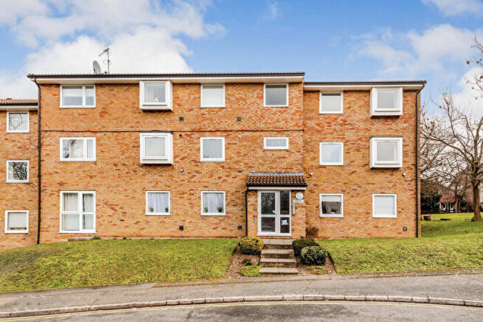 2 Bedroom Flat To Rent In Parrs Close, South Croydon, CR2