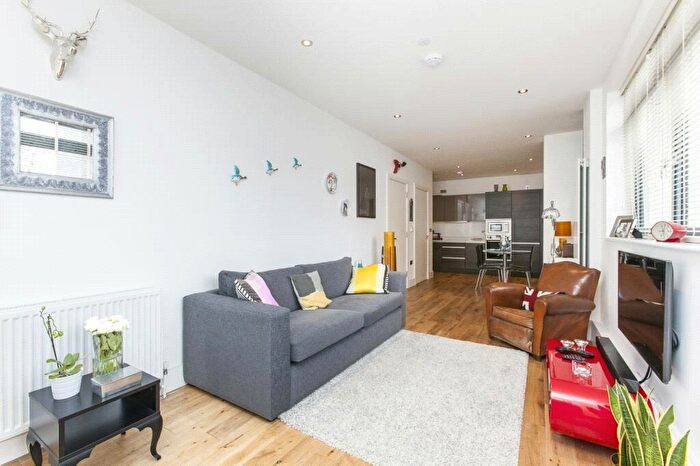 1 Bedroom Apartment To Rent In Balmes Road, De Beauvoir, N1