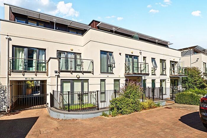 2 Bedroom Flat To Rent In Albemarle Road, Beckenham, BR3