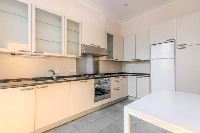 2 Bedroom Flat To Rent In Redcliffe Square, Chelsea, London, SW10