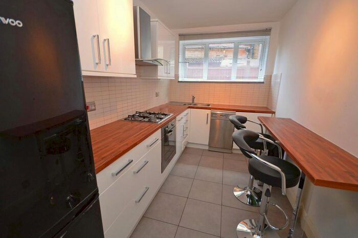 1 Bedroom Flat To Rent In Nether Street, London, N3