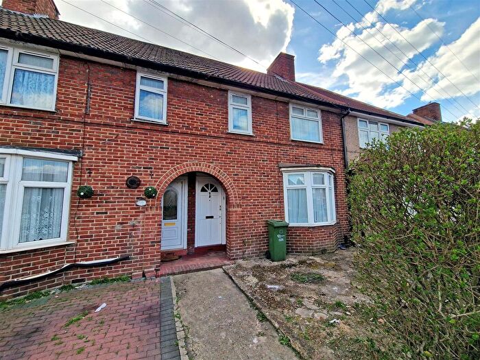 2 Bedroom Property To Rent In Longbridge Road, Becontree, Dagenham, RM8