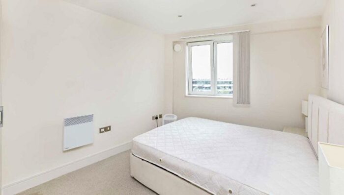 2 Bedroom Flat To Rent In Chiswick High Road, London, W4