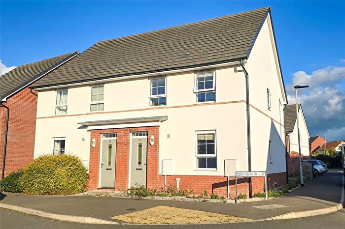 3 Bedroom Semi-Detached House For Sale In Gilhespy Way, Westbury, BA13