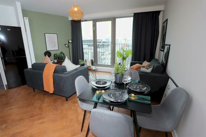 2 Bedroom Apartment To Rent In Broadside, Oldham Road, M4