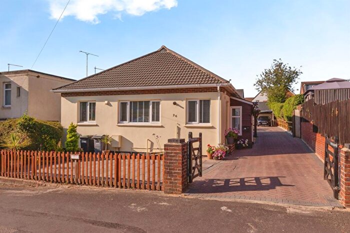4 Bedroom Bungalow For Sale In Avondale Road, Waterlooville, PO7