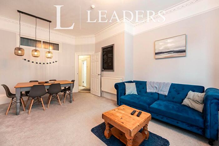 2 Bedroom Flat To Rent In Elphinstone Road, Southsea, PO5