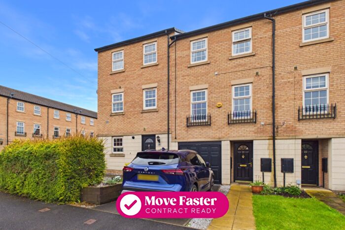 3 Bedroom Semi-Detached House For Sale In Black & Amber Way, Hull, HU4