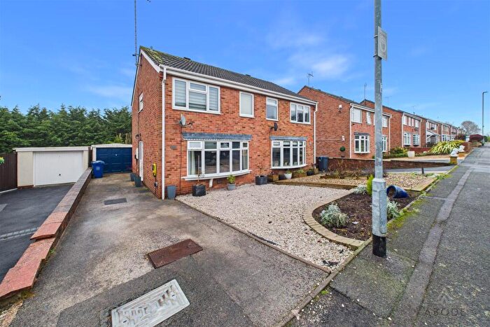 3 Bedroom Semi Detached House For Sale In Beaconsfield Road, Burton-On-Trent, DE13