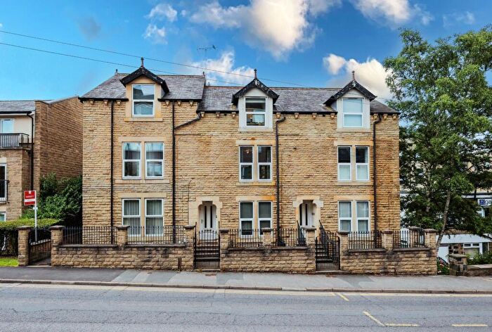 2 Bedroom Flat For Sale In Low Lane, Horsforth, Leeds, West Yorkshire, LS18