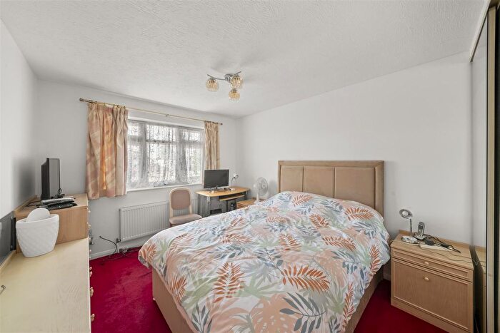 3 Bedroom Terraced House For Sale In Regents Close, Hayes, UB4