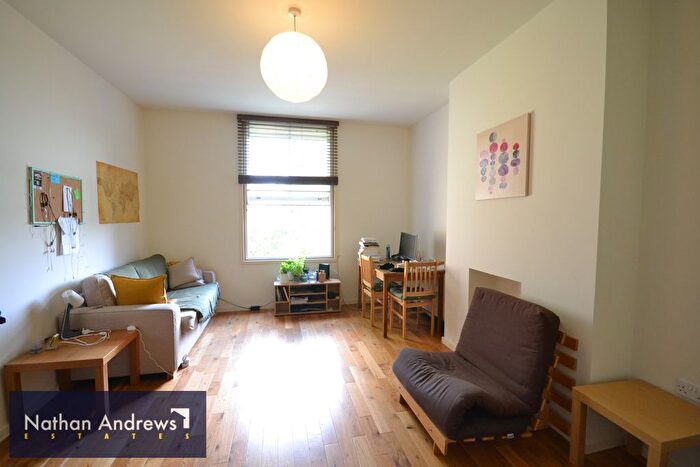 1 Bedroom Flat To Rent In Wolverton Gardens, Ealing, W5