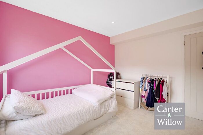 2 Bedroom Flat For Sale In Elm Court, Love Lane, Woodford Green, IG8