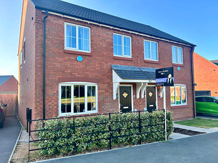 3 Bedroom Semi-Detached House For Sale In Stirling Road, Midway, Swadlincote, DE11