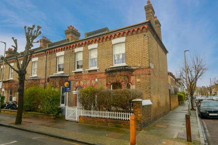 1 Bedroom Apartment To Rent In Grayshott Road, Battersea, London, SW11