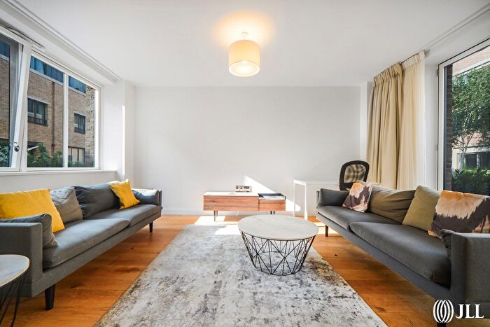 4 Bedroom Mews To Rent In Soapmaker Mews, London, E15