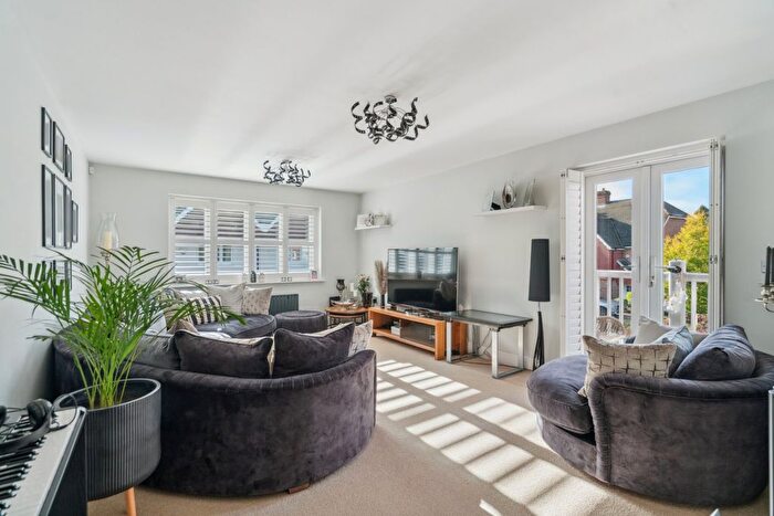 2 Bedroom Flat For Sale In Hedgerley Lane, Gerrards Cross, Buckinghamshire, SL9