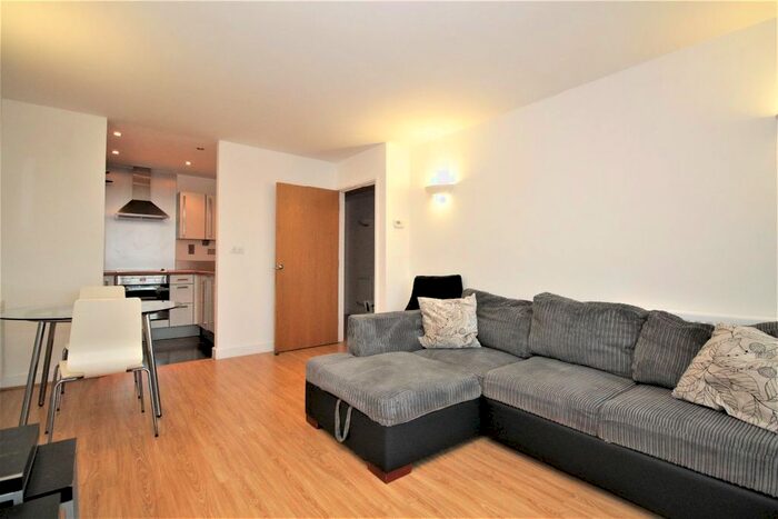 1 Bedroom Flat To Rent In Elektron Tower, Blackwall Way, Canary Wharf, E14
