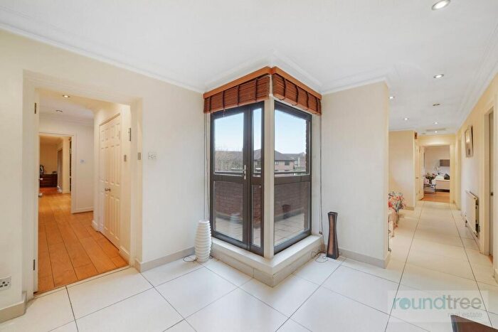4 Bedroom Apartment For Sale In Spencer Close, Finchley, N3