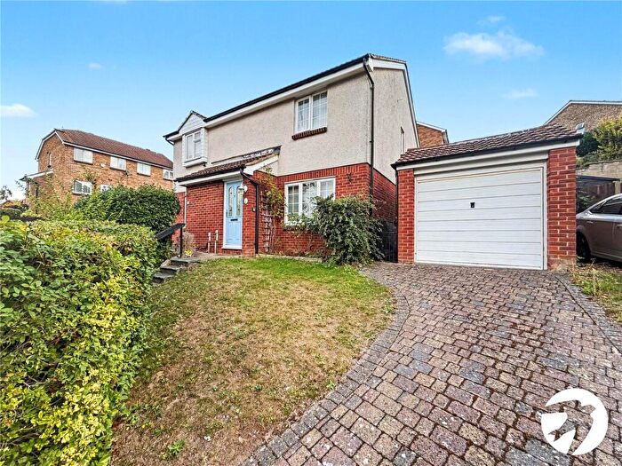 3 Bedroom Semi-Detached House For Sale In Lydd Road, Walderslade, Kent, ME5