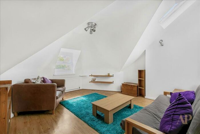 3 Bedroom Maisonette To Rent In Hornsey Rise, London, N19