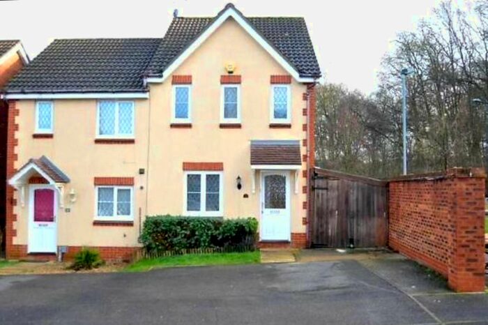 3 Bedroom Semi-Detached House To Rent In Foyle Close, Stevenage SG1