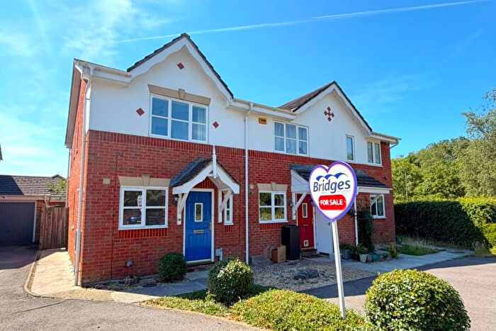 2 Bedroom End Of Terrace House For Sale In Beaufort Road, Ash Vale, Surrey, GU12