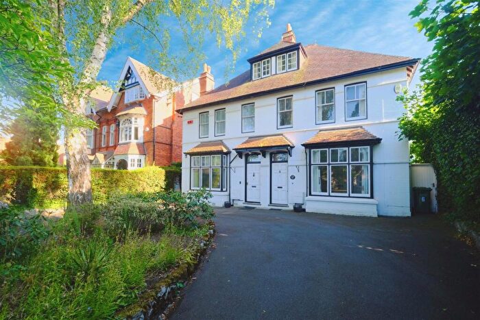 4 Bedroom Semi-Detached House To Rent In Park Road, Solihull, B91