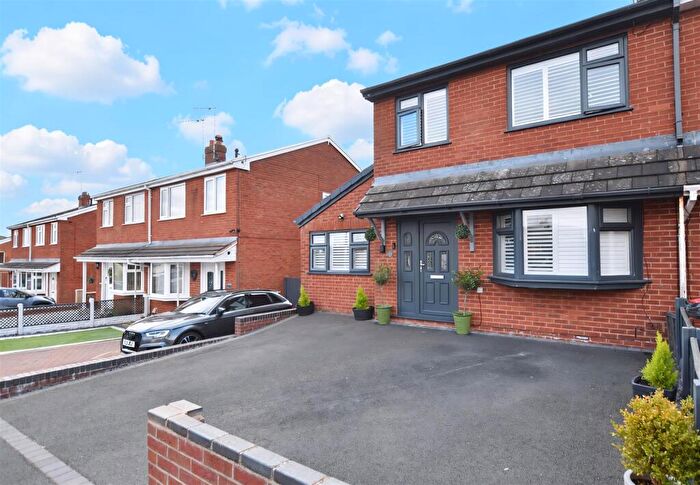 3 Bedroom Semi-Detached House For Sale In Cae Glas, Coedpoeth, Wrexham, LL11
