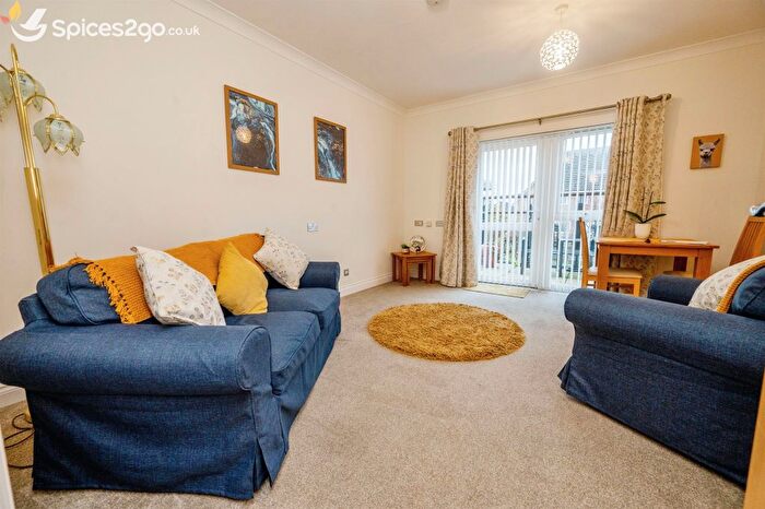 1 Bedroom Flat For Sale In Darwin Avenue, Worcester, WR5