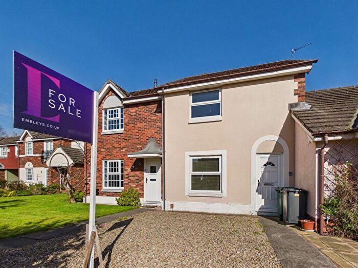 3 Bedroom Terraced House For Sale In Elford Close, Whitley Bay, NE25