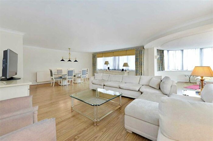 3 Bedroom Flat To Rent In Queens Terrace, St John's Wood, NW8