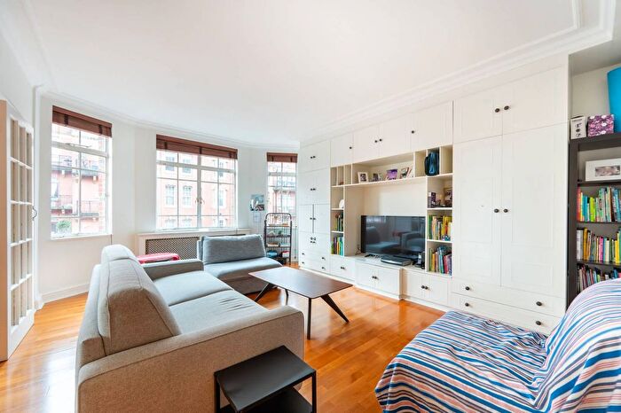 2 Bedroom Flat For Sale In Oakwood Court, Holland Park, London, W14