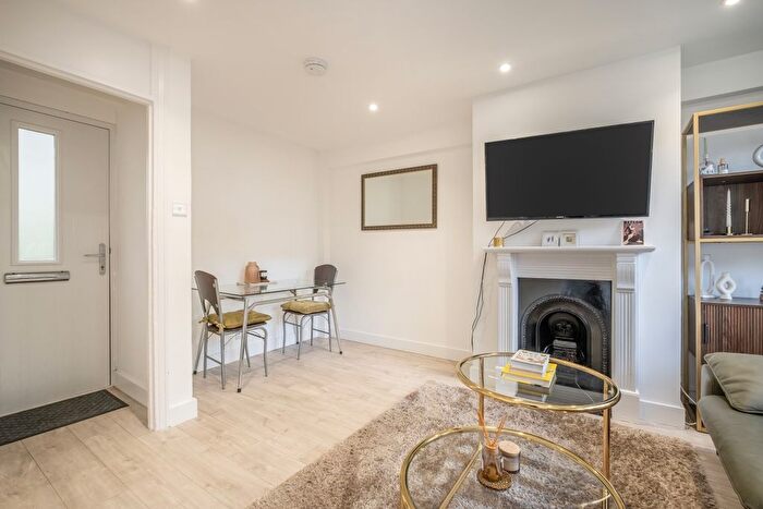1 Bedroom Flat To Rent In Kimber Road, London, SW18